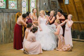 Phoenix wedding photography of bride and her bridesmaids